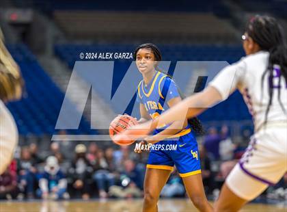Thumbnail 3 in Lincoln vs. La Vega (UIL 4A Basketball Semifinal) photogallery.