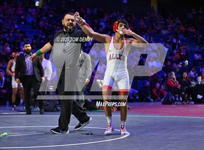 Thumbnail 2 in UIL Wrestling 6A Finals (106 lb - 150 lb) photogallery.