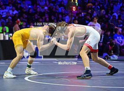Thumbnail 1 in UIL Wrestling 6A Finals (106 lb - 150 lb) photogallery.