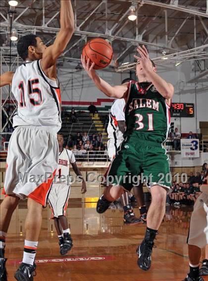 Thumbnail 3 in Salem vs Mt. Vernon (3A Regionals) photogallery.