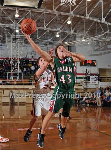Thumbnail 2 in Salem vs Mt. Vernon (3A Regionals) photogallery.