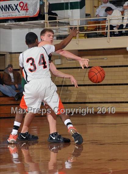 Thumbnail 1 in Salem vs Mt. Vernon (3A Regionals) photogallery.