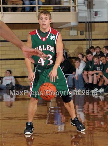 Thumbnail 2 in Salem vs Mt. Vernon (3A Regionals) photogallery.