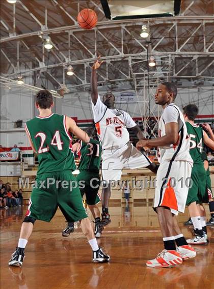 Thumbnail 1 in Salem vs Mt. Vernon (3A Regionals) photogallery.