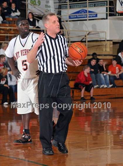 Thumbnail 2 in Salem vs Mt. Vernon (3A Regionals) photogallery.