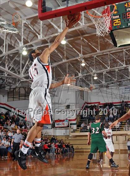 Thumbnail 2 in Salem vs Mt. Vernon (3A Regionals) photogallery.