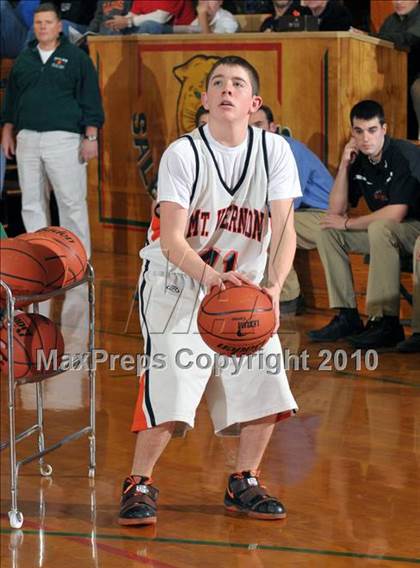 Thumbnail 3 in Salem vs Mt. Vernon (3A Regionals) photogallery.