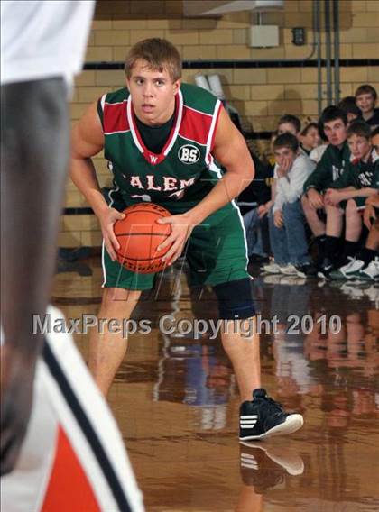 Thumbnail 1 in Salem vs Mt. Vernon (3A Regionals) photogallery.