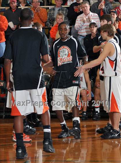 Thumbnail 2 in Salem vs Mt. Vernon (3A Regionals) photogallery.