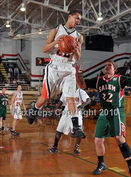Thumbnail 1 in Salem vs Mt. Vernon (3A Regionals) photogallery.