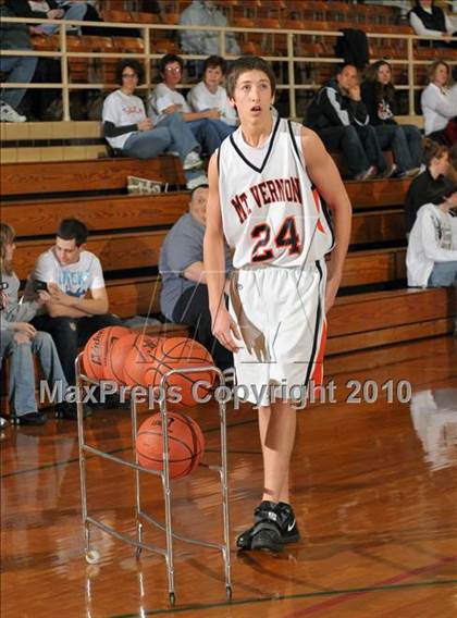 Thumbnail 1 in Salem vs Mt. Vernon (3A Regionals) photogallery.