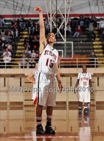 Thumbnail 3 in Salem vs Mt. Vernon (3A Regionals) photogallery.