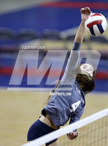 Thumbnail 3 in Palmer Ridge vs. Mead (CHSAA 4A Championship) photogallery.