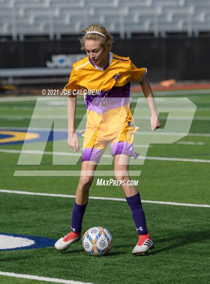 Thumbnail 2 in Liberty Hill vs Boerne (Alamo Heights Tournament) photogallery.