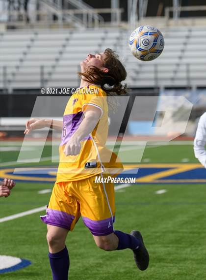 Thumbnail 3 in Liberty Hill vs Boerne (Alamo Heights Tournament) photogallery.