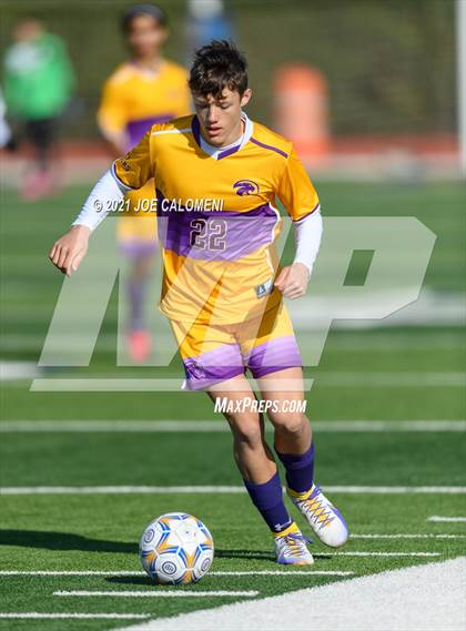 Thumbnail 3 in Liberty Hill vs Boerne (Alamo Heights Tournament) photogallery.
