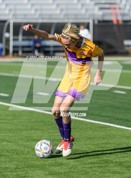 Thumbnail 2 in Liberty Hill vs Boerne (Alamo Heights Tournament) photogallery.