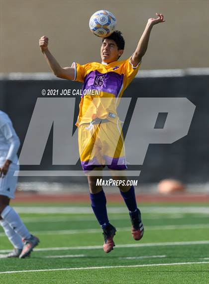 Thumbnail 2 in Liberty Hill vs Boerne (Alamo Heights Tournament) photogallery.
