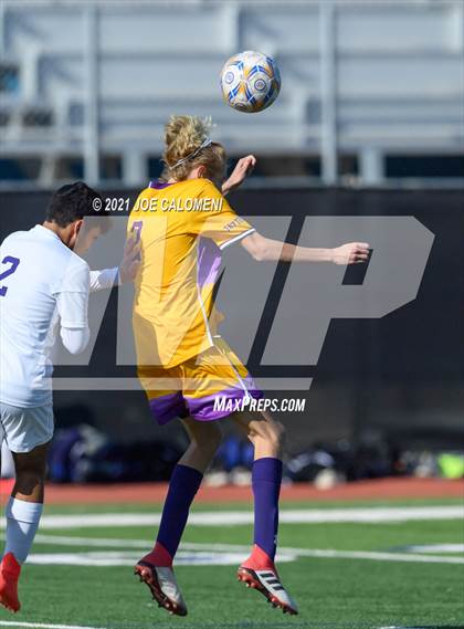 Thumbnail 3 in Liberty Hill vs Boerne (Alamo Heights Tournament) photogallery.