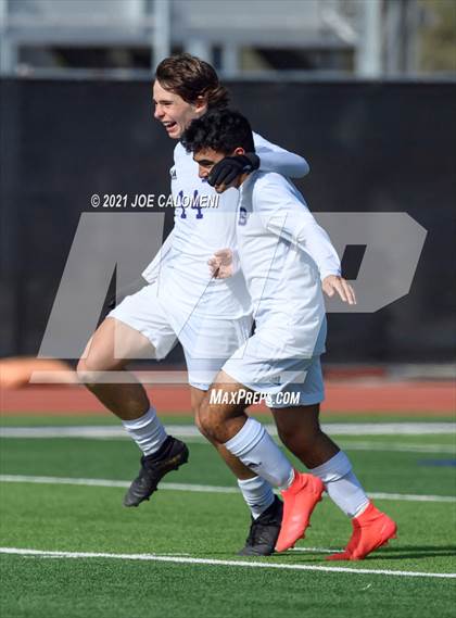 Thumbnail 2 in Liberty Hill vs Boerne (Alamo Heights Tournament) photogallery.