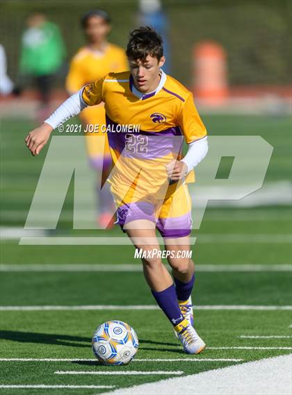Thumbnail 2 in Liberty Hill vs Boerne (Alamo Heights Tournament) photogallery.