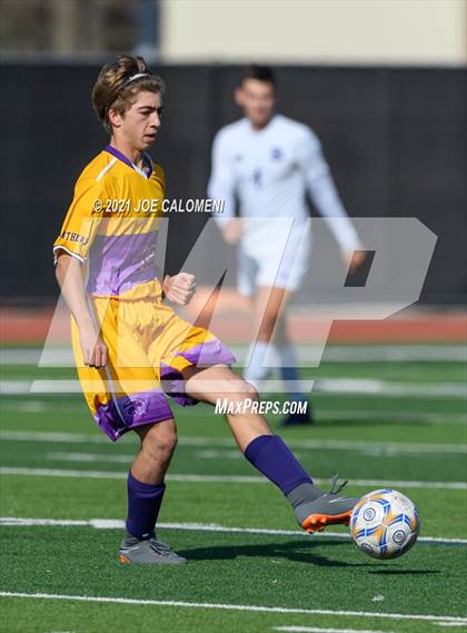 Thumbnail 3 in Liberty Hill vs Boerne (Alamo Heights Tournament) photogallery.
