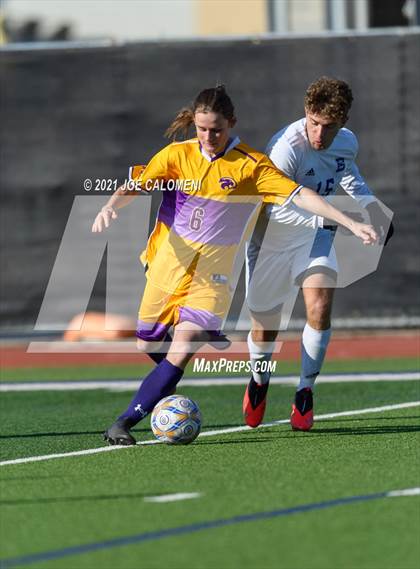Thumbnail 2 in Liberty Hill vs Boerne (Alamo Heights Tournament) photogallery.