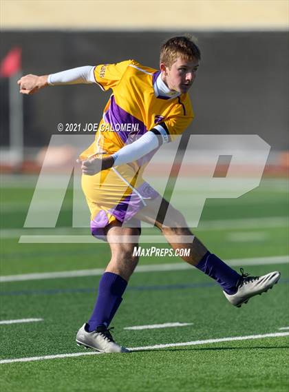 Thumbnail 2 in Liberty Hill vs Boerne (Alamo Heights Tournament) photogallery.