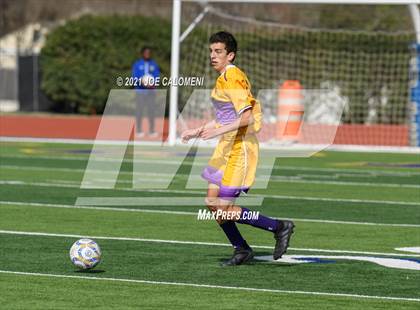 Thumbnail 2 in Liberty Hill vs Boerne (Alamo Heights Tournament) photogallery.