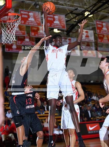 Thumbnail 1 in Village Christian @ Mater Dei (Nike Extravaganza) photogallery.