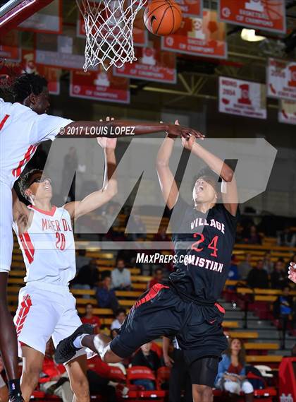 Thumbnail 1 in Village Christian @ Mater Dei (Nike Extravaganza) photogallery.