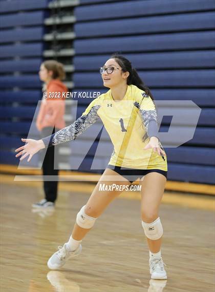 Thumbnail 2 in Mott vs. Grosse Pointe North (Marysville Tournament) photogallery.