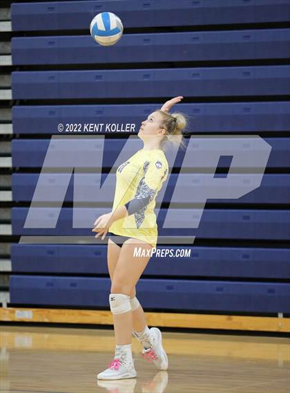 Thumbnail 1 in Mott vs. Grosse Pointe North (Marysville Tournament) photogallery.