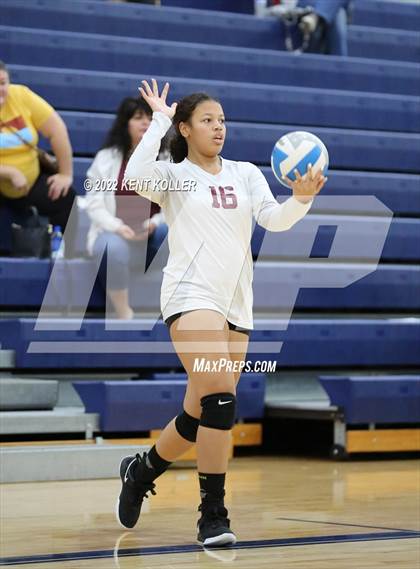Thumbnail 2 in Mott vs. Grosse Pointe North (Marysville Tournament) photogallery.