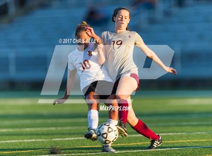 Thumbnail 2 in Dobyns-Bennett vs. Science Hill photogallery.