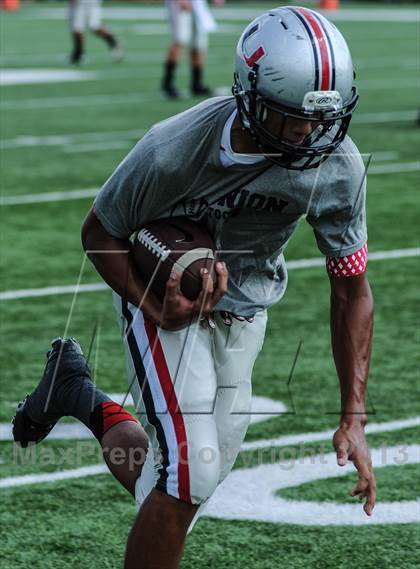 Thumbnail 2 in DeSoto vs. Union photogallery.