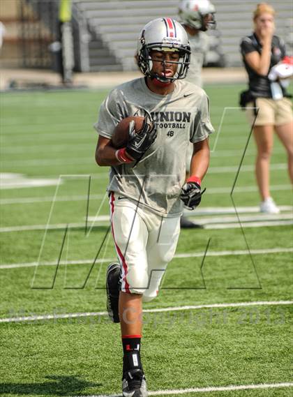 Thumbnail 3 in DeSoto vs. Union photogallery.