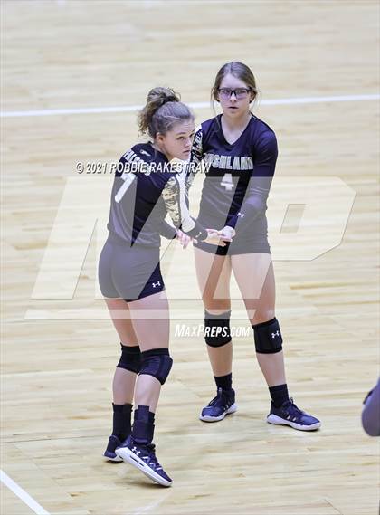Thumbnail 2 in Bushland vs. Columbus (UIL Volleyball 3A Semifinals) photogallery.