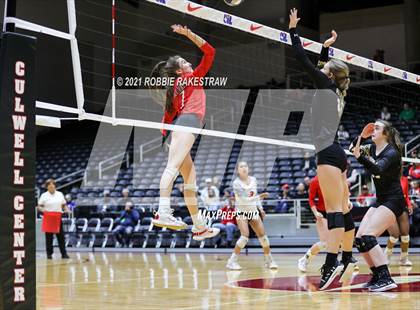 Thumbnail 3 in Bushland vs. Columbus (UIL Volleyball 3A Semifinals) photogallery.