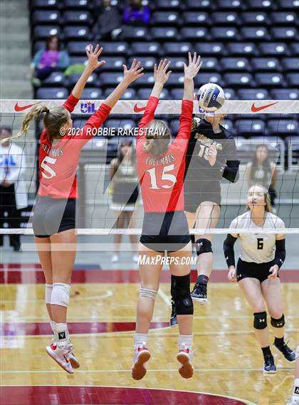 Thumbnail 3 in Bushland vs. Columbus (UIL Volleyball 3A Semifinals) photogallery.
