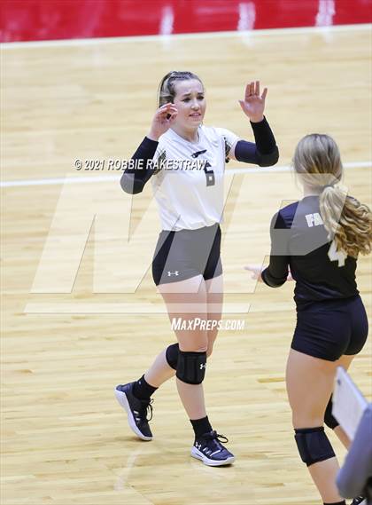 Thumbnail 2 in Bushland vs. Columbus (UIL Volleyball 3A Semifinals) photogallery.