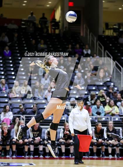 Thumbnail 2 in Bushland vs. Columbus (UIL Volleyball 3A Semifinals) photogallery.