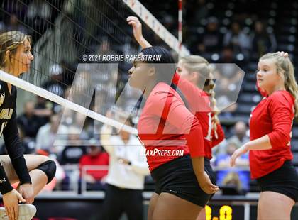 Thumbnail 2 in Bushland vs. Columbus (UIL Volleyball 3A Semifinals) photogallery.