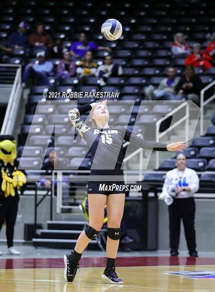 Thumbnail 2 in Bushland vs. Columbus (UIL Volleyball 3A Semifinals) photogallery.