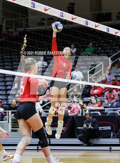 Thumbnail 3 in Bushland vs. Columbus (UIL Volleyball 3A Semifinals) photogallery.