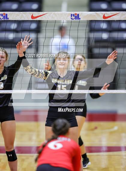 Thumbnail 2 in Bushland vs. Columbus (UIL Volleyball 3A Semifinals) photogallery.