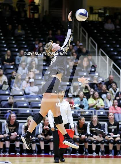 Thumbnail 3 in Bushland vs. Columbus (UIL Volleyball 3A Semifinals) photogallery.