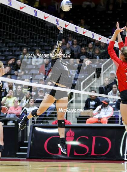 Thumbnail 3 in Bushland vs. Columbus (UIL Volleyball 3A Semifinals) photogallery.