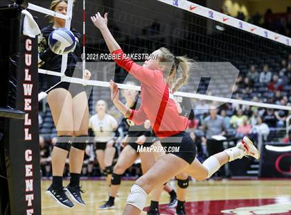 Thumbnail 3 in Bushland vs. Columbus (UIL Volleyball 3A Semifinals) photogallery.