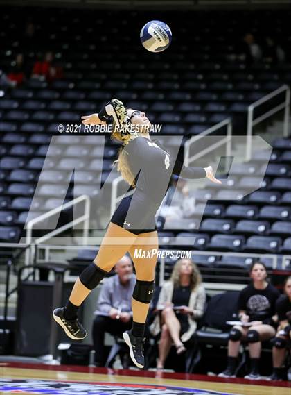 Thumbnail 2 in Bushland vs. Columbus (UIL Volleyball 3A Semifinals) photogallery.